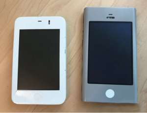 上門維修手機(jī)工程師分享出一張兩款初代iPhone原型機(jī)