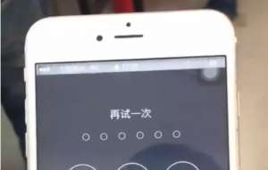 iPhone 6plus 屏幕閃白條怎么回事？如何解決